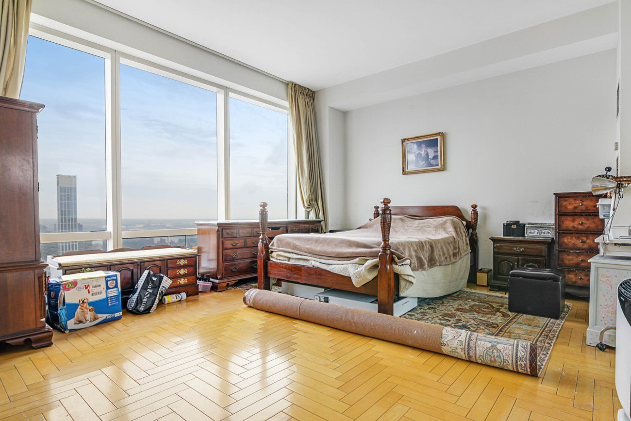 traditional bedroom needing furniture replacement before photo