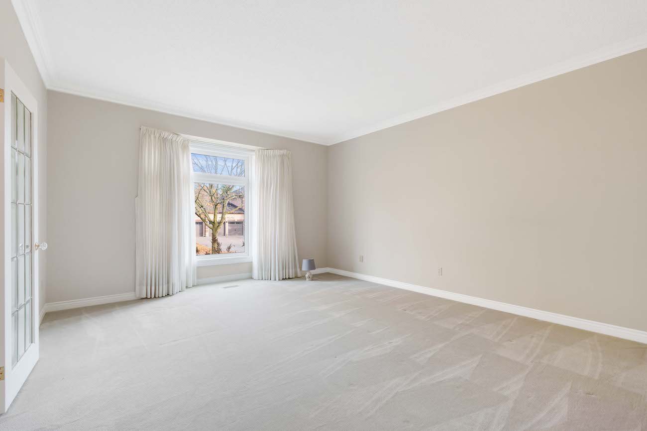 empty room needing virtual staging