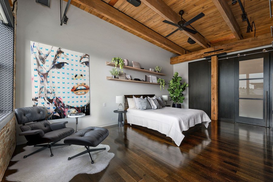 virtual staging of a loft in Chicago